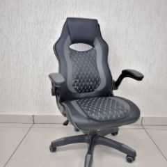 Кресло геймерское Barneo K-37 (черная кожа серые вставки) в Серове - serov.mebel24.online | фото