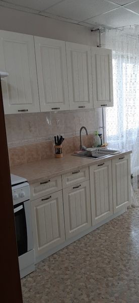 Кухня модульная Луксор серый-кремовый в Серове - serov.mebel24.online | фото 2